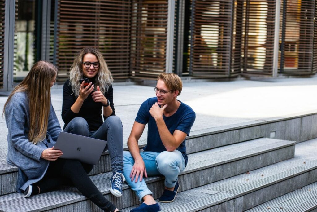 MadeToGrow - business meeting outside