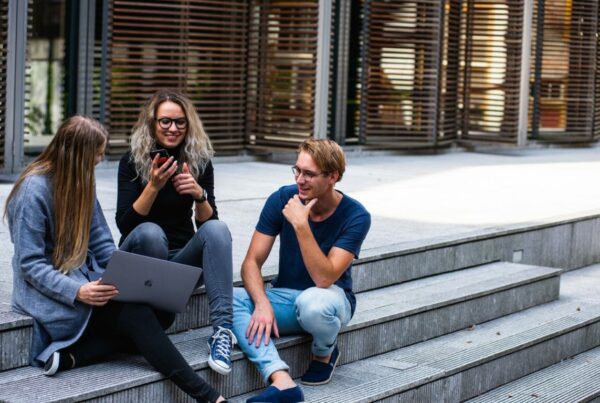 MadeToGrow - business meeting outside